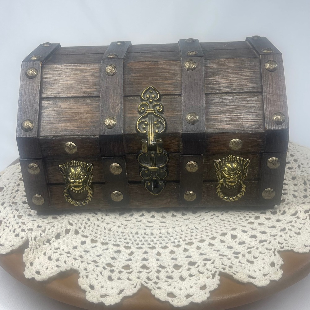 Vintage Wooden Pirate Treasure Chest Jewelry Box Lion Head Red Lining Hi-Mark